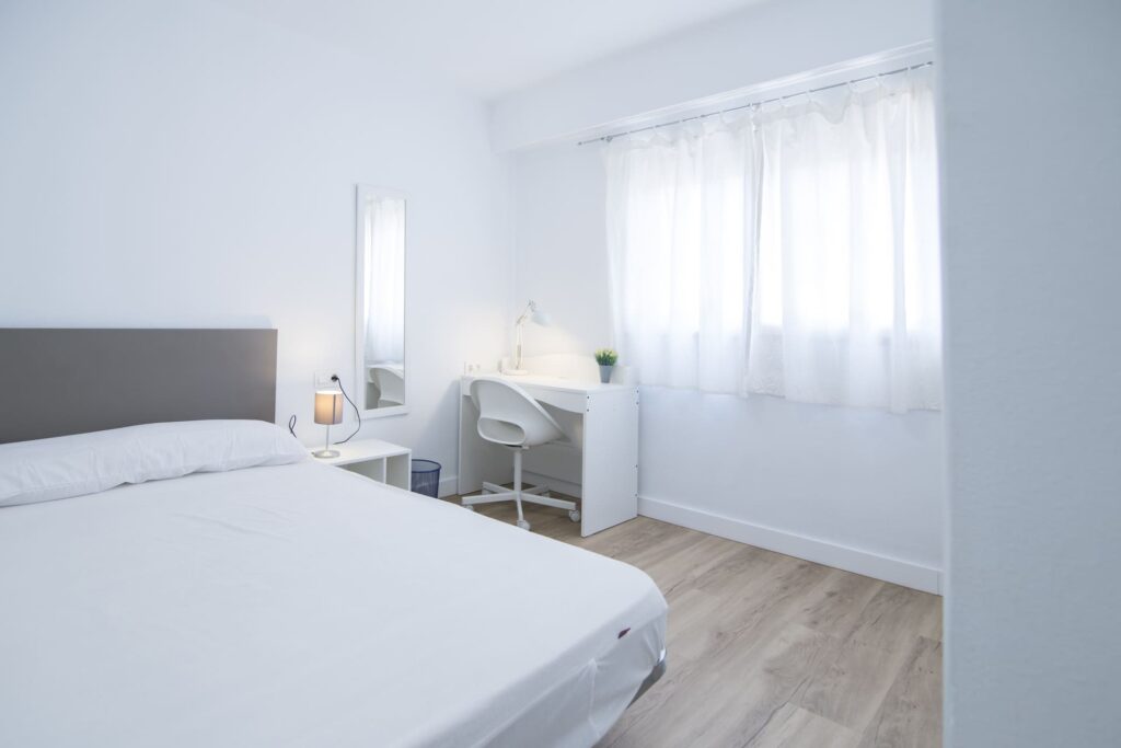 Habitación en piso compartido para estudiantes en Valencia, zona azagadores