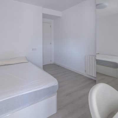 Primado Reig 42, Habitación 2