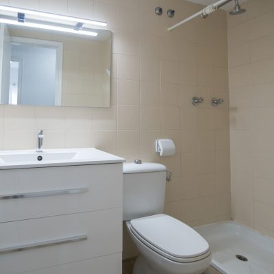 Piso con habitaciones compartidas Valencia calle azagadores