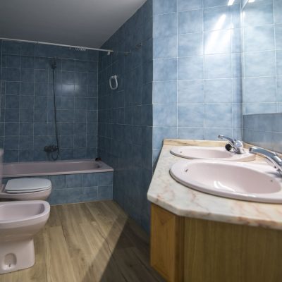 Piso con habitaciones compartidas Valencia calle azagadores