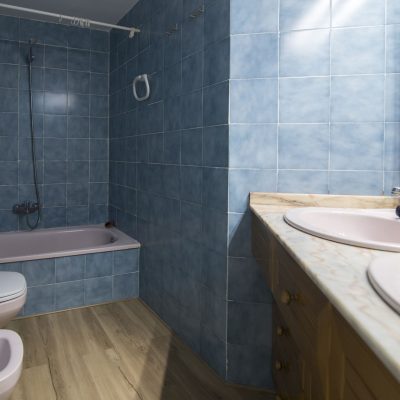 Piso con habitaciones compartidas Valencia calle azagadores