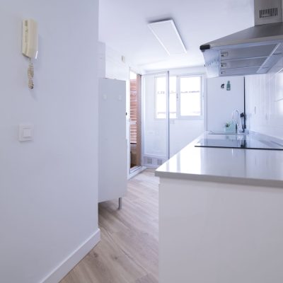 Piso con habitaciones compartidas Valencia calle azagadores