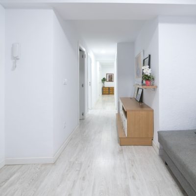 pasillo habitación compartida en Valencia calle peñíscola